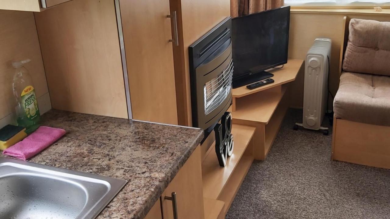 Adorable 2 Bedroom Caravan In Clacton-On-Sea Ngoại thất bức ảnh