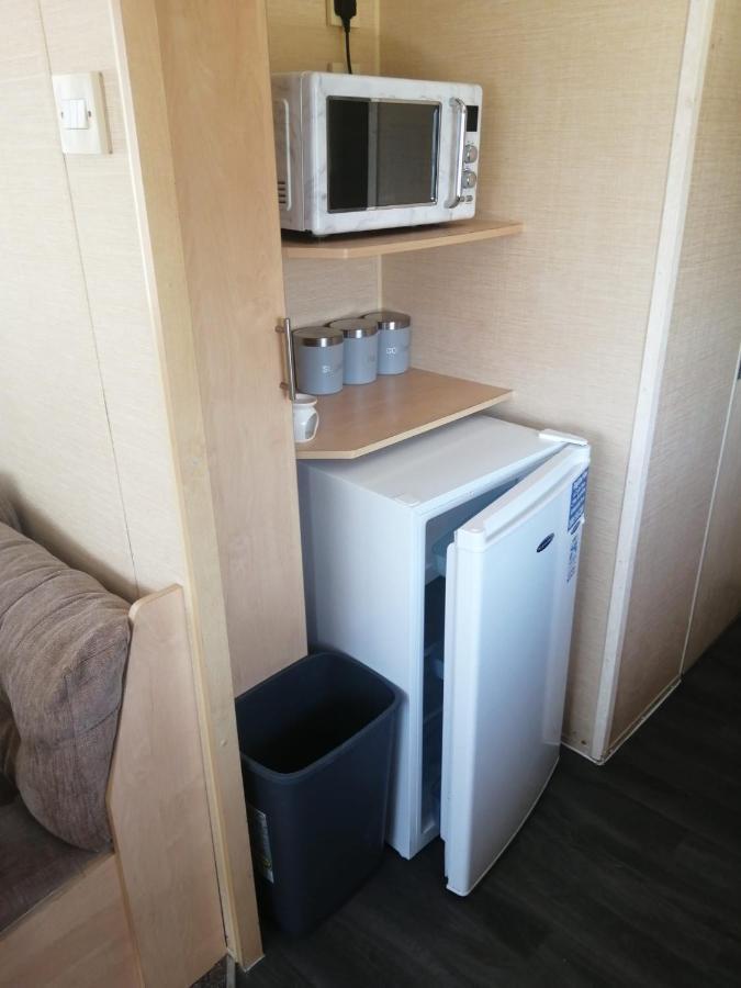 Adorable 2 Bedroom Caravan In Clacton-On-Sea Ngoại thất bức ảnh