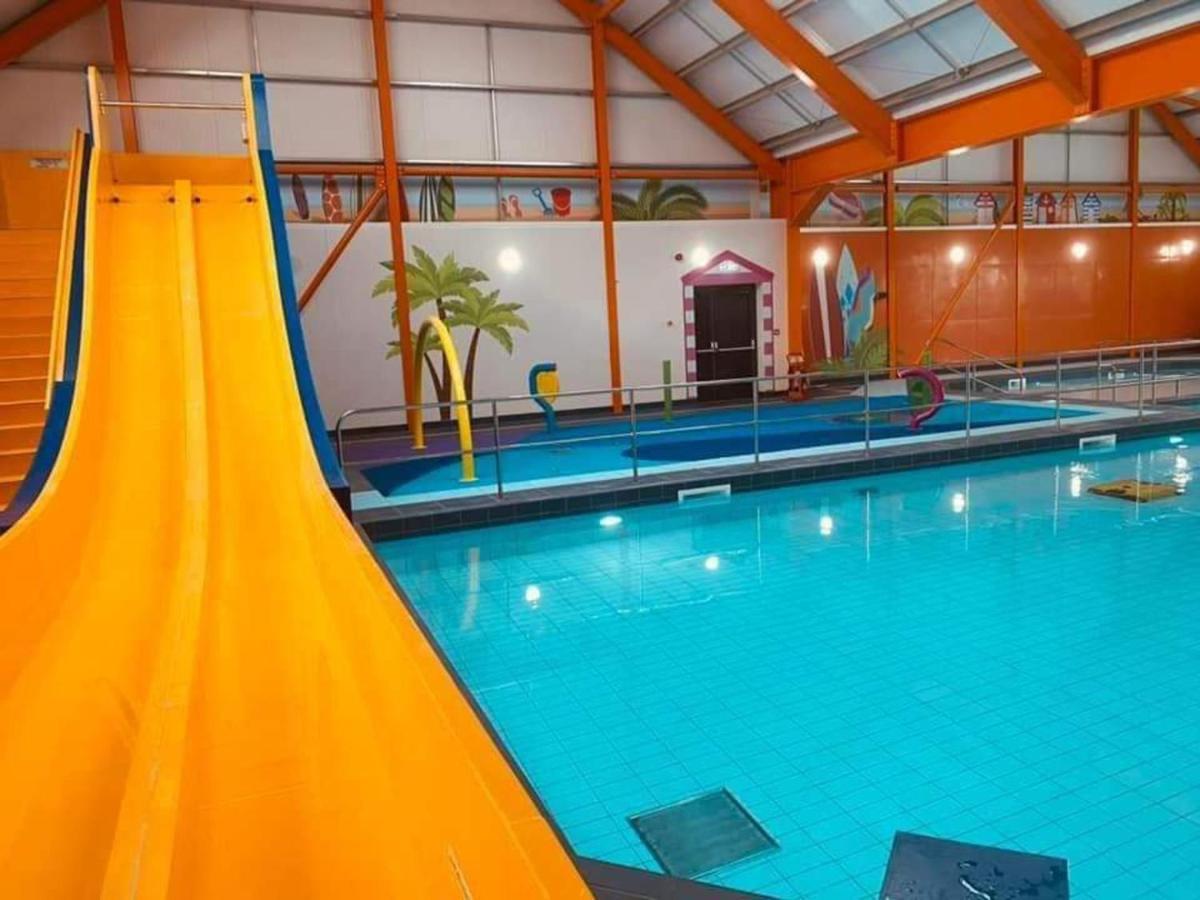 Adorable 2 Bedroom Caravan In Clacton-On-Sea Ngoại thất bức ảnh